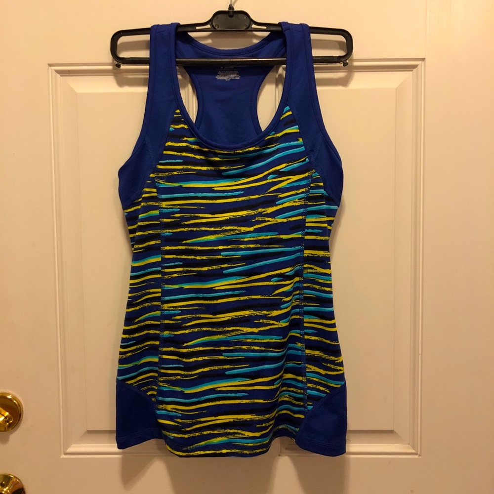 Athletic top for women